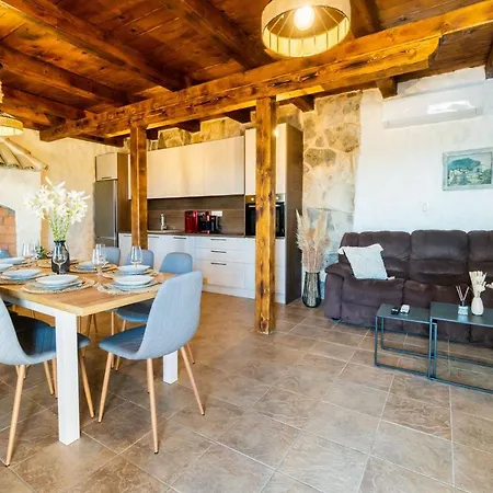 Villa Storia Velika Cista (Sibenik-Knin)